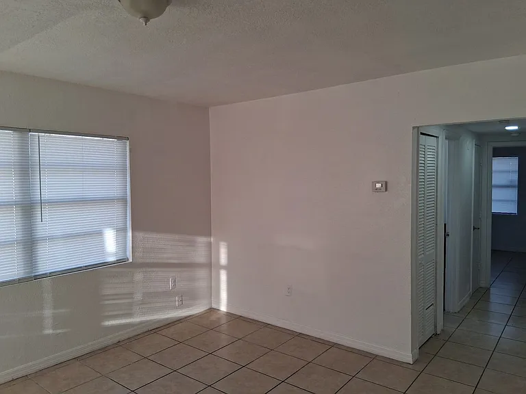 6812 Thomas Cir — Photo 4