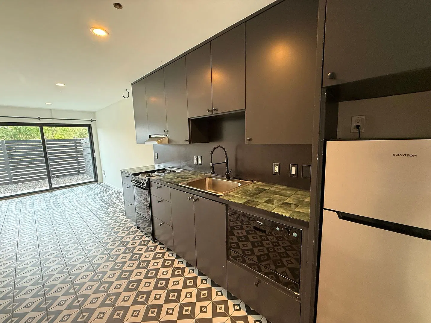 201 Academy Dr — Photo 3