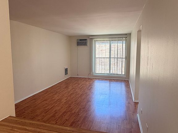 5th image of 1950 Cherry Ln APT 316