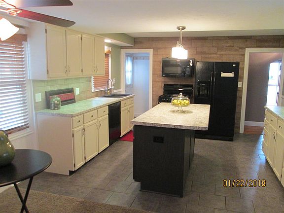 5th image of 803 River Ln