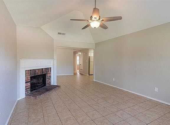 3rd image of 1909 Tanglewood Dr