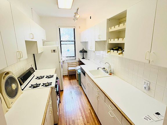 2nd image of 115-25 Metropolitan Ave #333