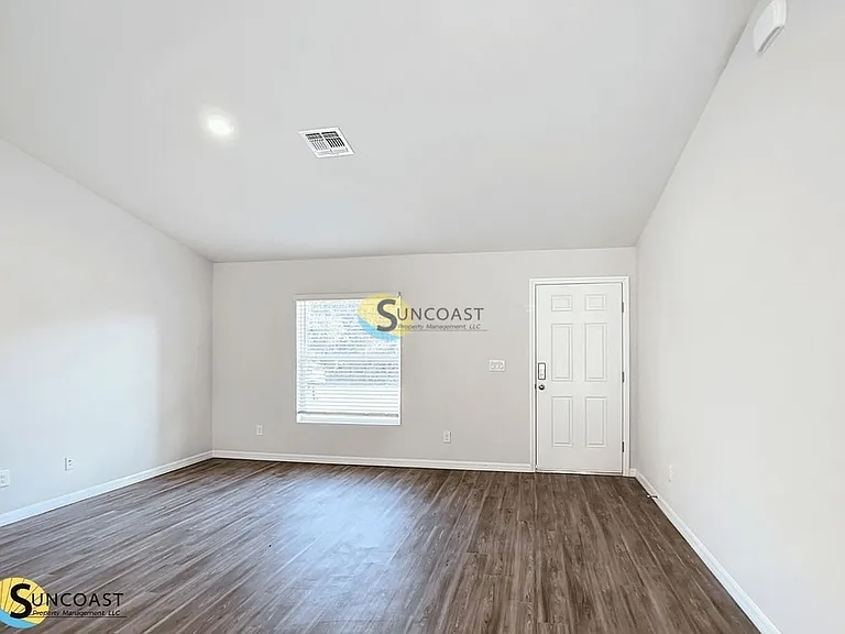 17389 Tyler Ave — Photo 3