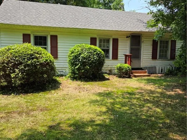 257 Roane Point Dr, Cobbs Creek, VA 23035