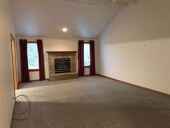 Living Room - Gas Fireplace