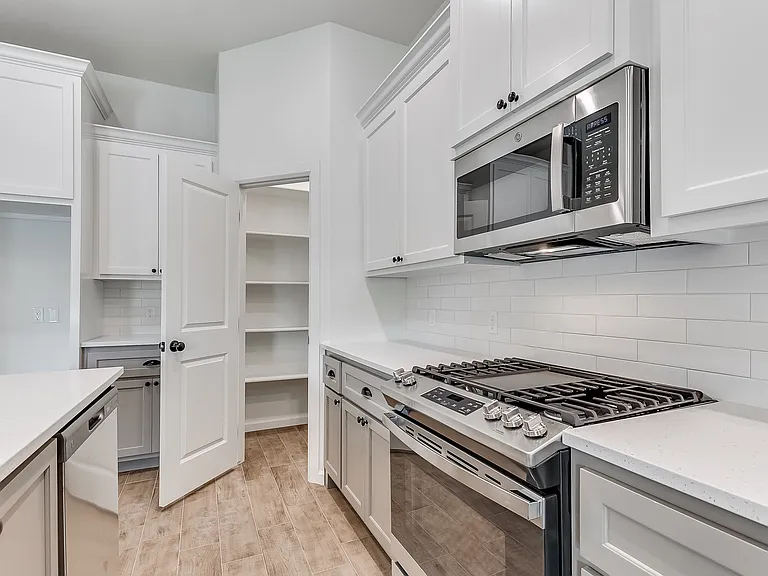 2600 Woods Edge Dr — Photo 8