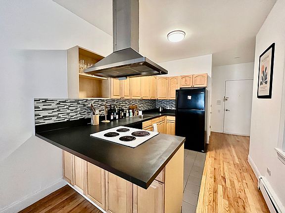 2nd image of 705 9th Ave #5N