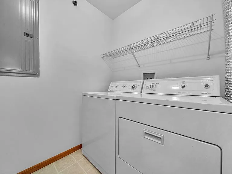 The Highlands of Kensington Manor — Photo 11