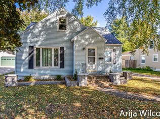 907 Floyd St SW, Wyoming, MI 49509