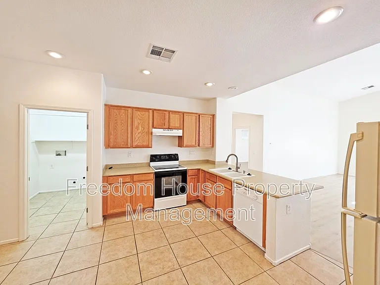 6451 Goodale St — Photo 13