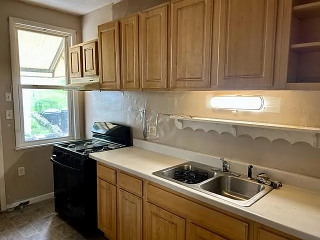 2618 Salisbury St — Photo 5