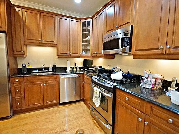3rd image of 5 Tenakill Park E APT 106