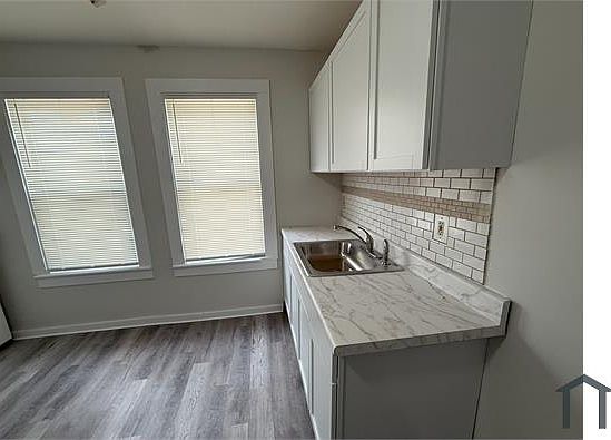 3rd image of 111 Smith St #1