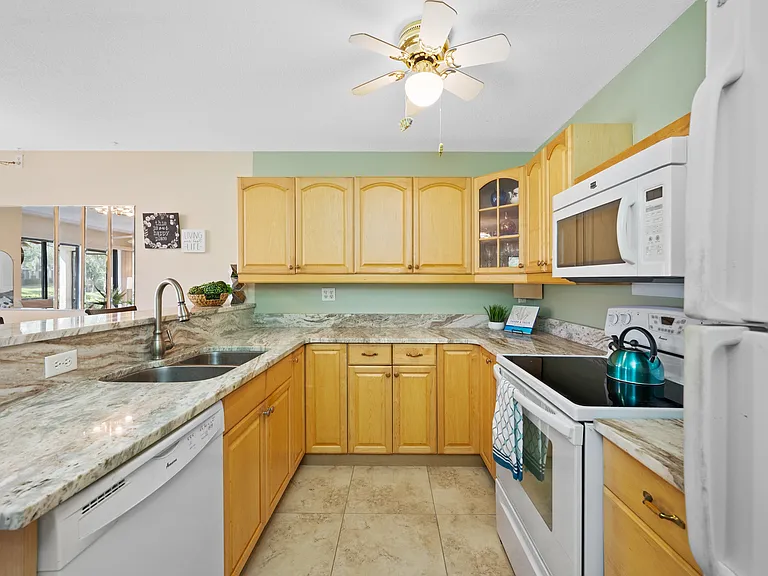 3301 Crystal Ct #D — Photo 11
