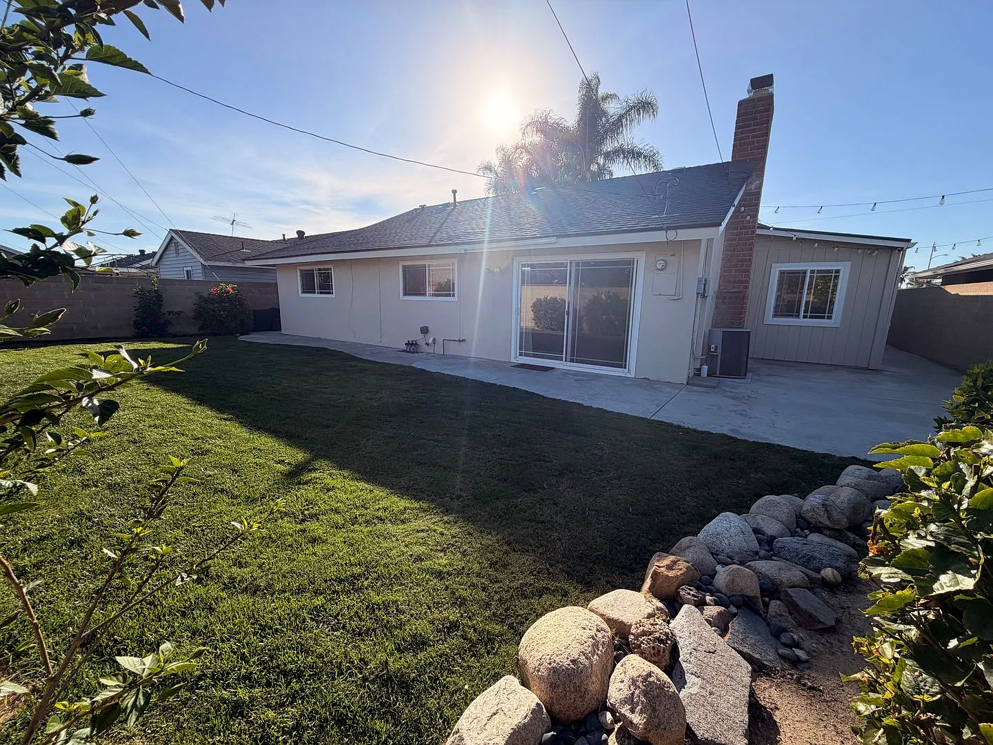 Beautiful 4 Bedroom Huntington Beach House For Rent! — Photo 2