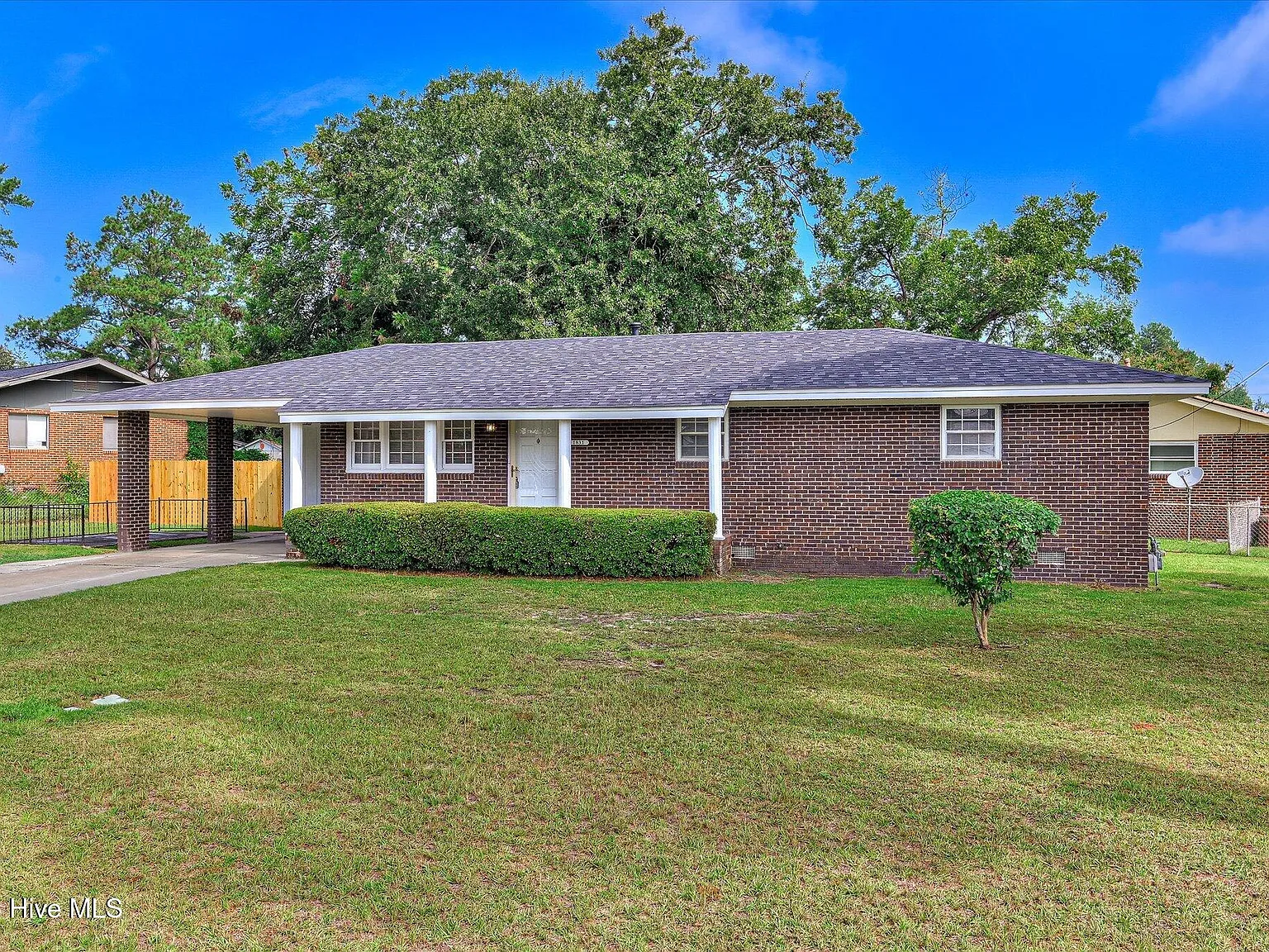 3 bed, 1.0 bath, 1400 sqft, $1,400 — Photo 3