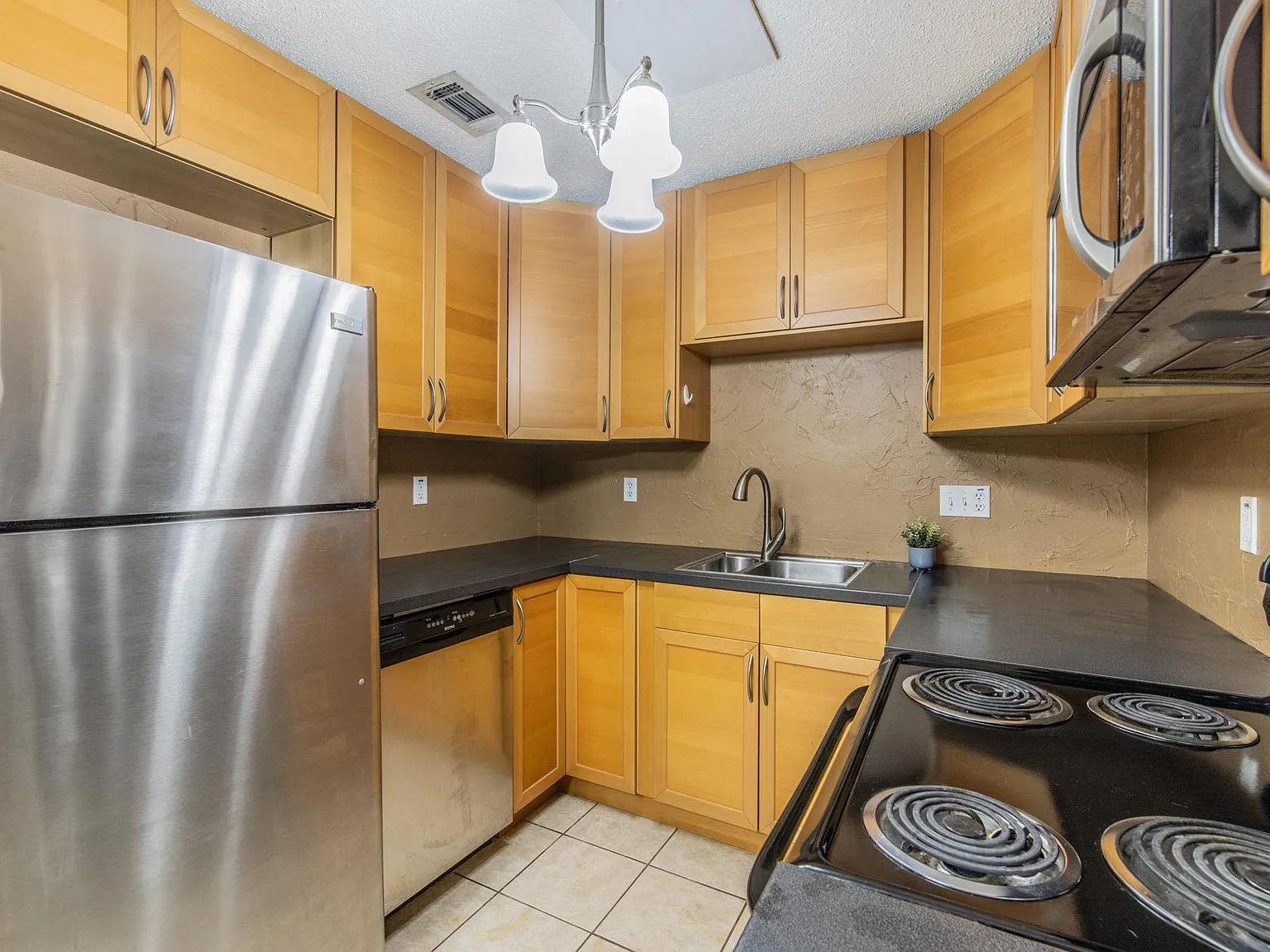 1 bed, 1.0 bath, 565 sqft, $1,600 — Photo 3