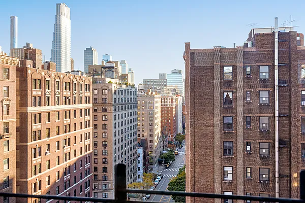 Sold by Compass | media 18