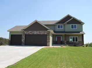2633 NW 20th St, Minot, ND 58703
