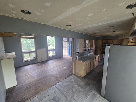 3rd image of 5012 Arthur St