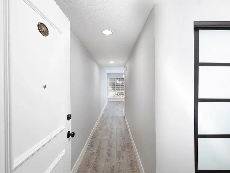 Andorra Apartments — Photo 8