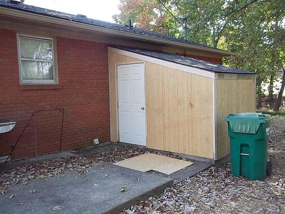 2nd image of 140 Eastwood Dr