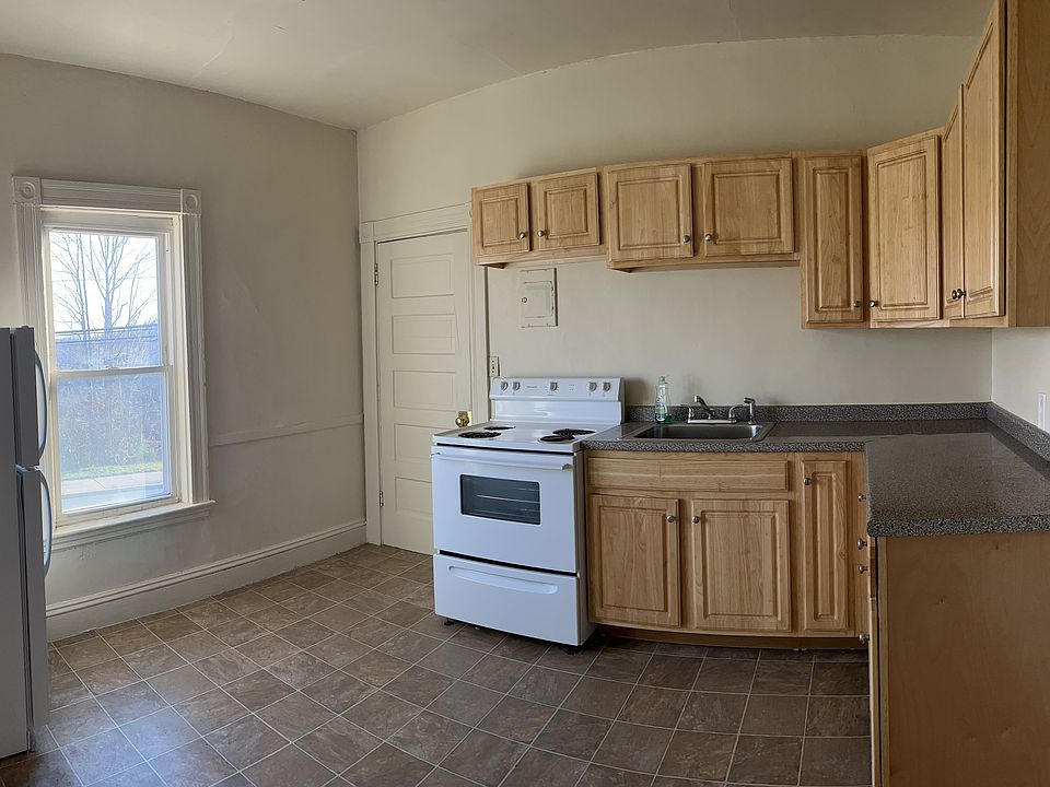 Eat in kitchen