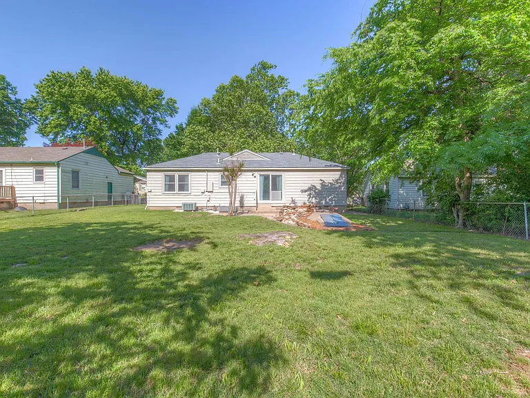 1621 S Ash Pl — Photo 30