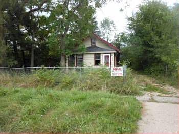 2nd image of 2811 Winona St