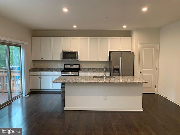 4th image of 3630 Chippendale Cir #16