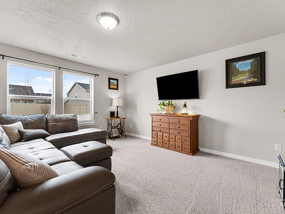 3rd image of 17836 Sunset Ridge Ave