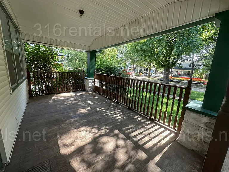 137 N Athenian Ave — Photo 4