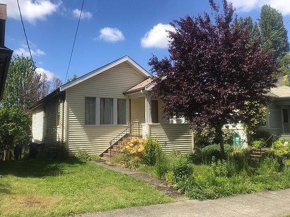 3 Bedroom, 3 Bath, just 2 blocks from Green Lake.