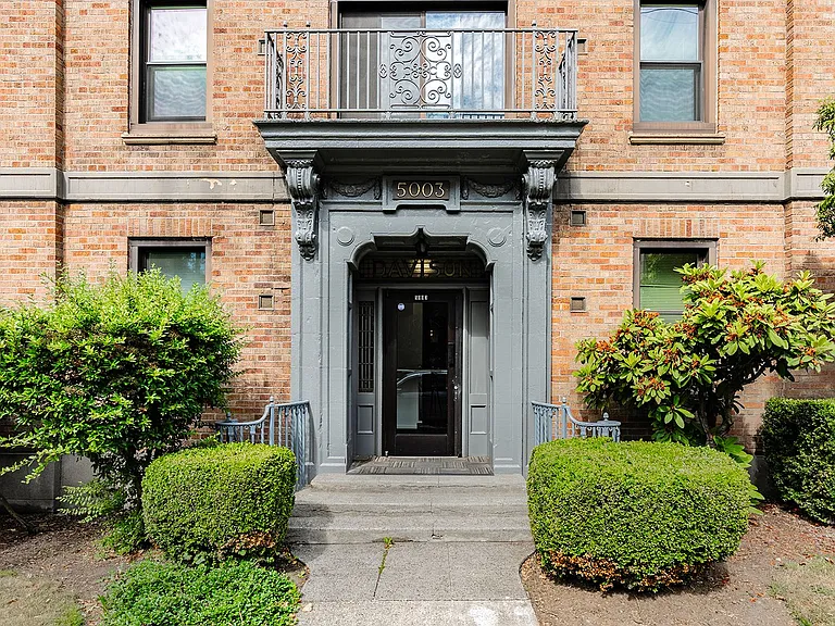 Davison Apartments — Photo 2