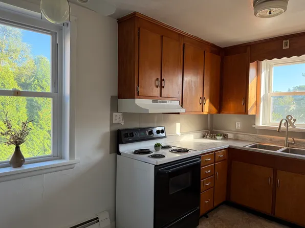 122 Main St, Green Lane, PA 18054