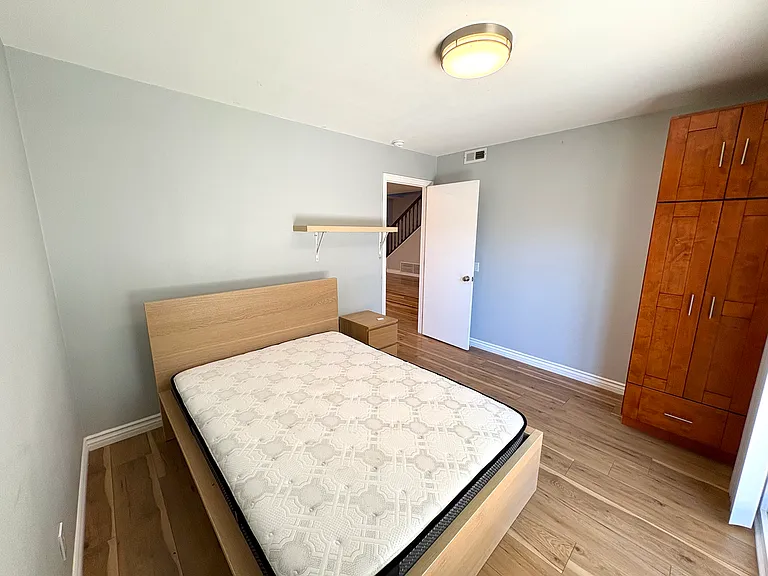 9256 Crocus Ave — Photo 11