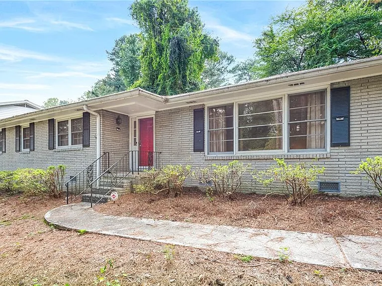 1973 Desmond Dr — Photo 1