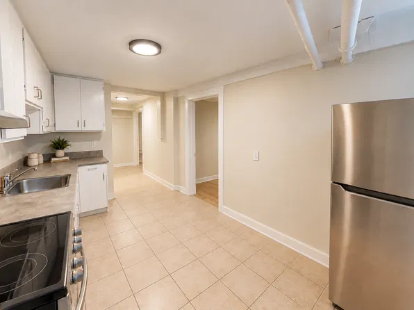 233 Nepean St #5, Ottawa, ON K2P 0B7
