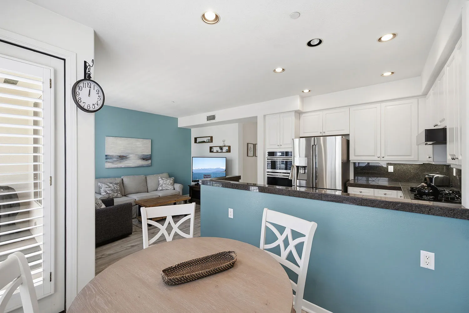 2 bed, 2.5 bath, 2030 sqft, $6,500 — Photo 4
