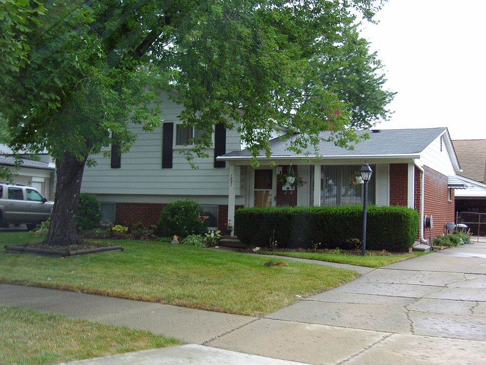1st image of 1851 Oakland Dr