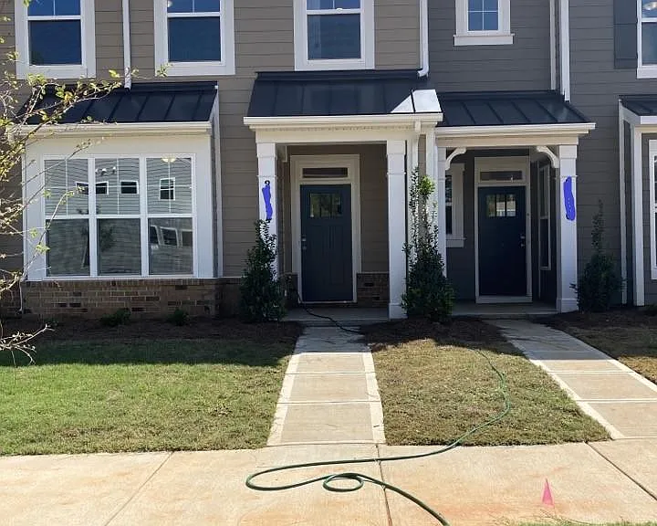 2024 Blewett Dr — Photo 1