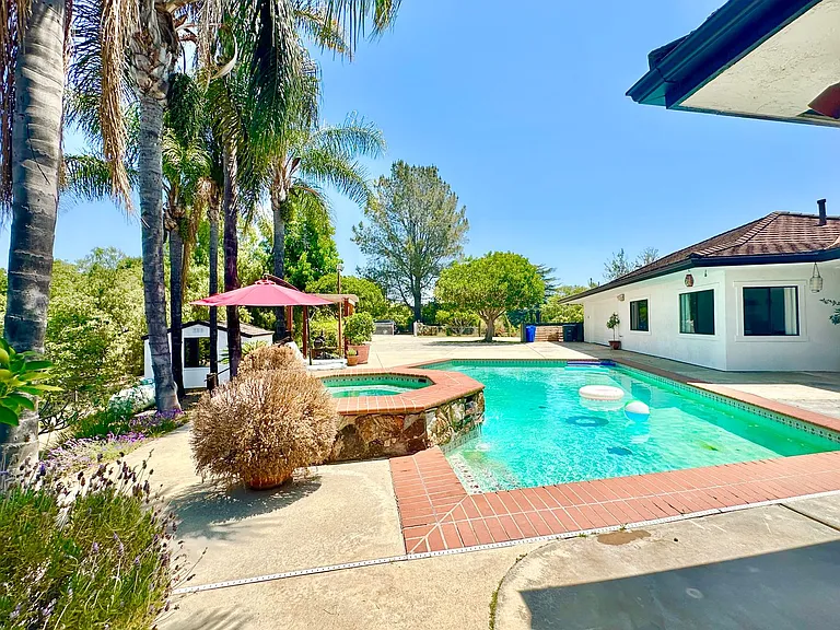 1650 Winterwarm Dr — Photo 43