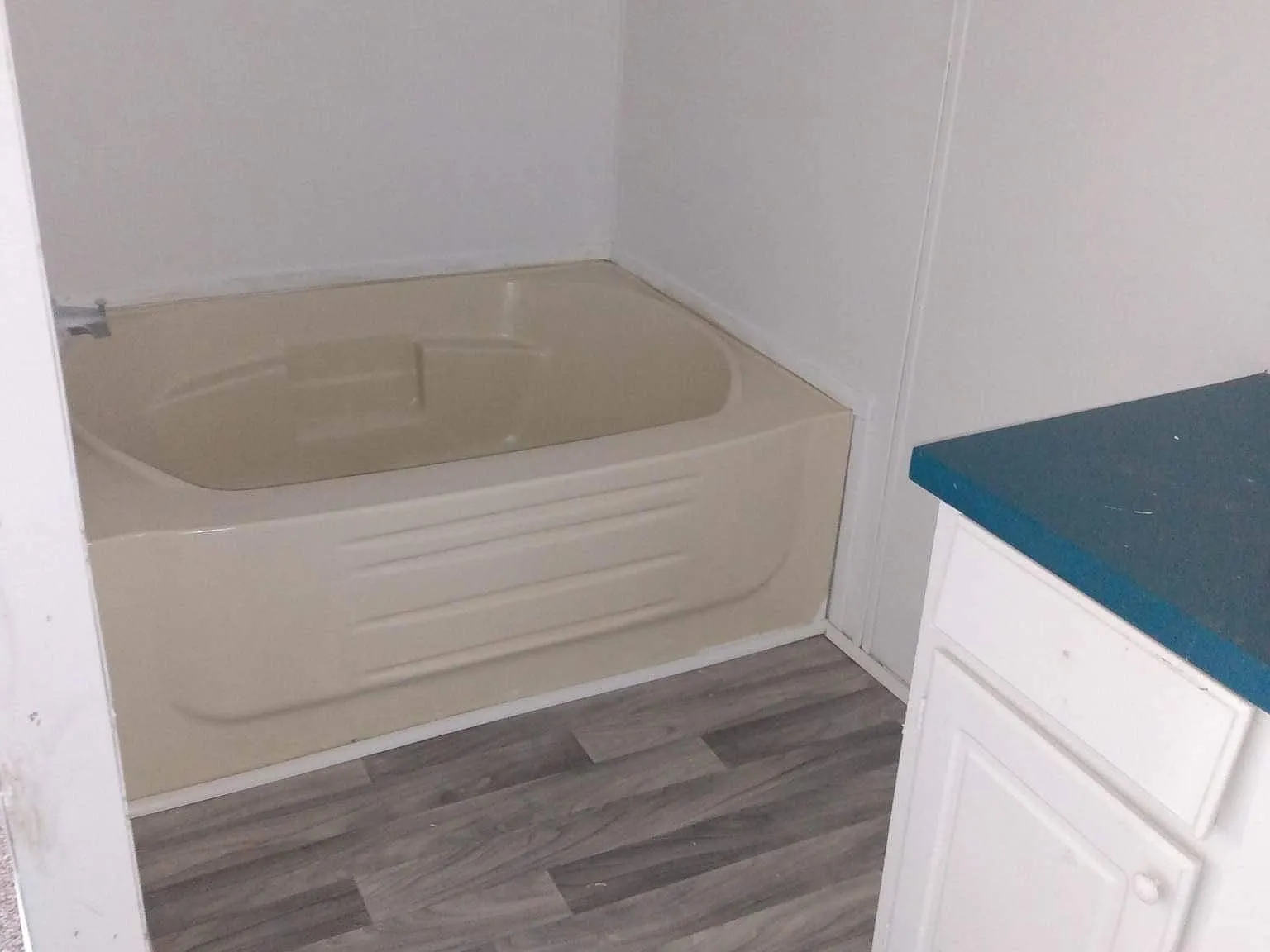 2 bed, 700 sqft, $750 — Photo 3