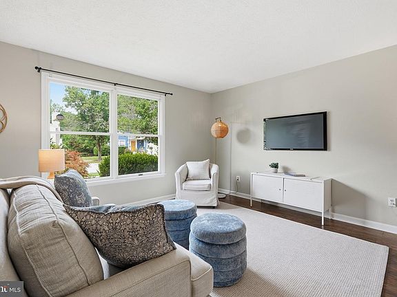 2nd image of 1007 Tasker Ln