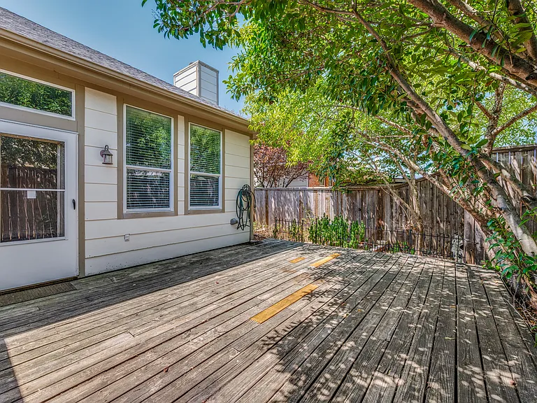 1615 Bur Oak Dr — Photo 24
