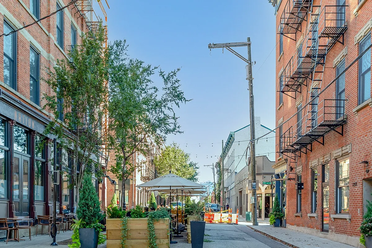 Building Photo - Pendleton - Broadway Square