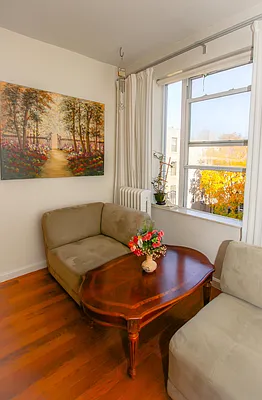 Sold by Remax City Square | media 3