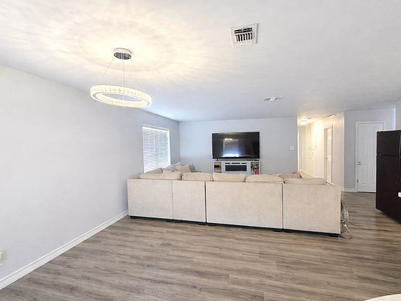 3rd image of 108 Delaware St