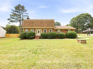1003 Camelot Ln, Graham, NC 27253