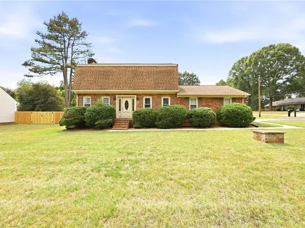 1003 Camelot Ln, Graham, NC 27253